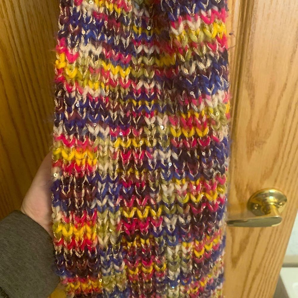 Women’s Multiple colored scarf. - Picture 2 of 4